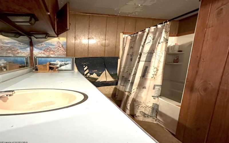 515 Court Avenue, Weston, West Virginia 26452, 5 Bedrooms Bedrooms, 9 Rooms Rooms,1 BathroomBathrooms,Single Family Detached,For Sale,Court,10161811