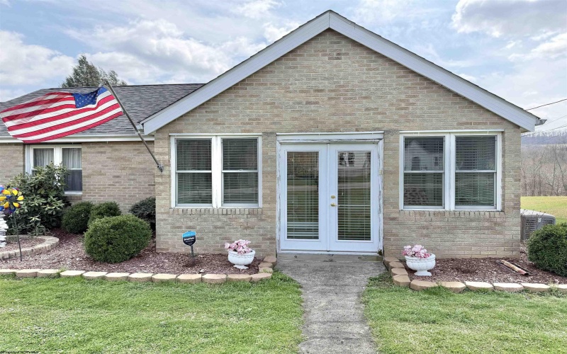 2654 Hood Avenue, Shinnston, West Virginia 26431, 3 Bedrooms Bedrooms, 8 Rooms Rooms,2 BathroomsBathrooms,Single Family Detached,For Sale,Hood,10164044