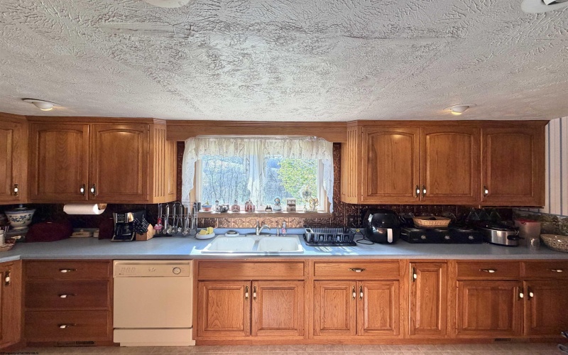 2654 Hood Avenue, Shinnston, West Virginia 26431, 3 Bedrooms Bedrooms, 8 Rooms Rooms,2 BathroomsBathrooms,Single Family Detached,For Sale,Hood,10164044