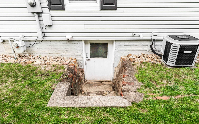 1337 Sabraton Avenue, Morgantown, West Virginia 26505, 2 Bedrooms Bedrooms, 8 Rooms Rooms,3 BathroomsBathrooms,Single Family Detached,For Sale,Sabraton,10164055 1337 Sabraton Avenue, Morgantown, West Virginia 26505, 2 Bedrooms Bedrooms, 8 Rooms Rooms,3 BathroomsBathrooms,Single Family Detached,For Sale,Sabraton,10164055