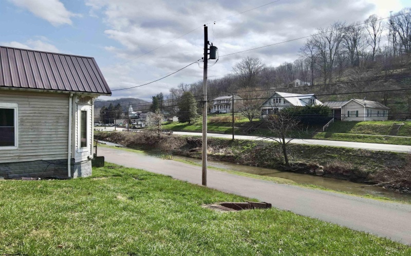 356 Broad Street, Weston, West Virginia 26452, 4 Bedrooms Bedrooms, 7 Rooms Rooms,1 BathroomBathrooms,Single Family Detached,For Sale,Broad,10164054