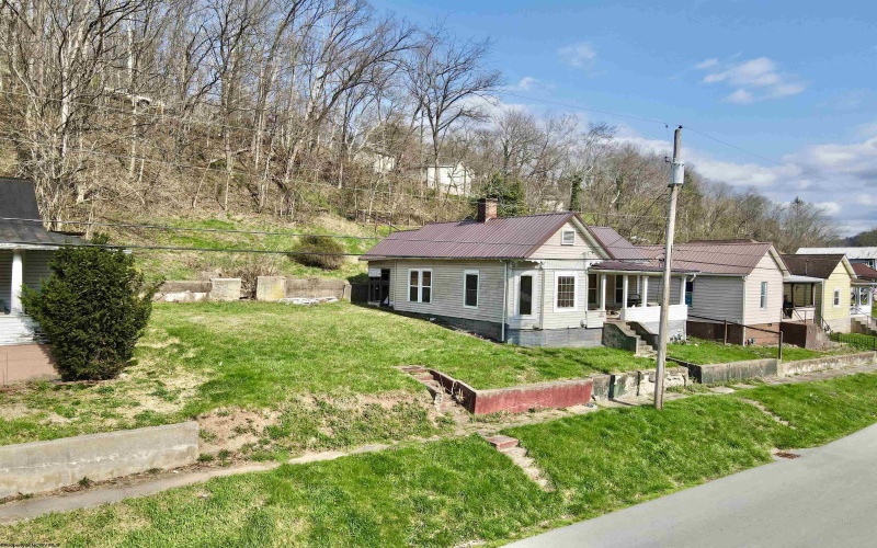 356 Broad Street, Weston, West Virginia 26452, 4 Bedrooms Bedrooms, 7 Rooms Rooms,1 BathroomBathrooms,Single Family Detached,For Sale,Broad,10164054