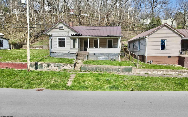 356 Broad Street, Weston, West Virginia 26452, 4 Bedrooms Bedrooms, 7 Rooms Rooms,1 BathroomBathrooms,Single Family Detached,For Sale,Broad,10164054