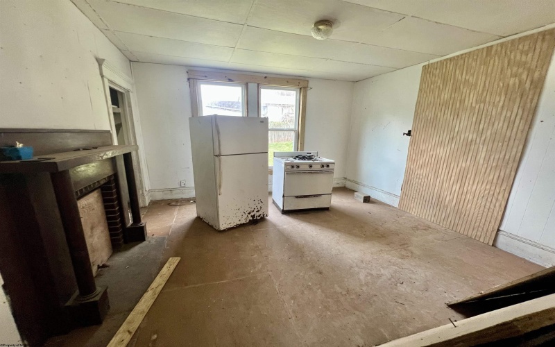 356 Broad Street, Weston, West Virginia 26452, 4 Bedrooms Bedrooms, 7 Rooms Rooms,1 BathroomBathrooms,Single Family Detached,For Sale,Broad,10164054