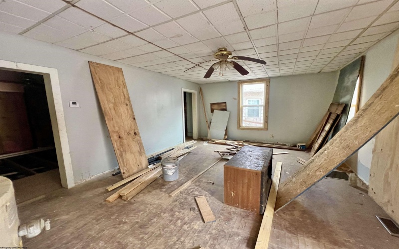 356 Broad Street, Weston, West Virginia 26452, 4 Bedrooms Bedrooms, 7 Rooms Rooms,1 BathroomBathrooms,Single Family Detached,For Sale,Broad,10164054