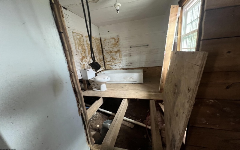 356 Broad Street, Weston, West Virginia 26452, 4 Bedrooms Bedrooms, 7 Rooms Rooms,1 BathroomBathrooms,Single Family Detached,For Sale,Broad,10164054