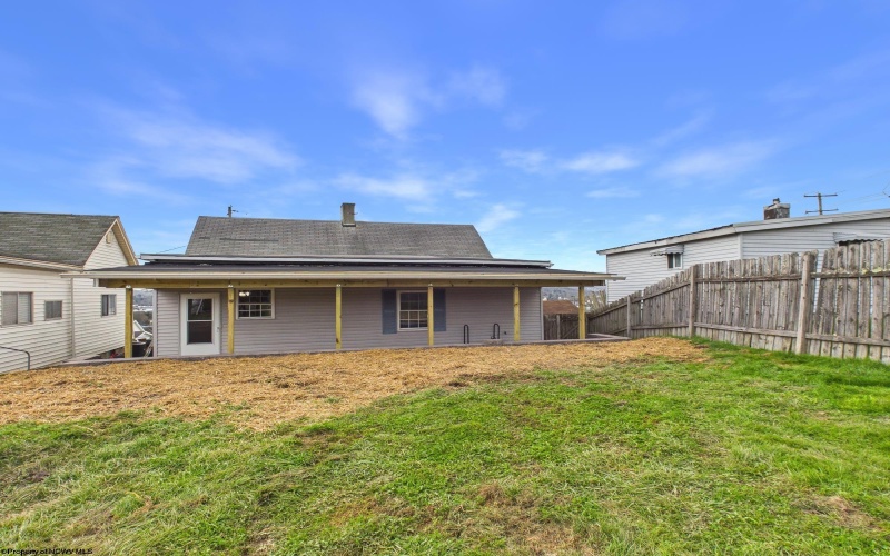 304 Marshall Street, Fairmont, West Virginia 26554, 2 Bedrooms Bedrooms, 7 Rooms Rooms,1 BathroomBathrooms,Single Family Detached,For Sale,Marshall,10164053 304 Marshall Street, Fairmont, West Virginia 26554, 2 Bedrooms Bedrooms, 7 Rooms Rooms,1 BathroomBathrooms,Single Family Detached,For Sale,Marshall,10164053