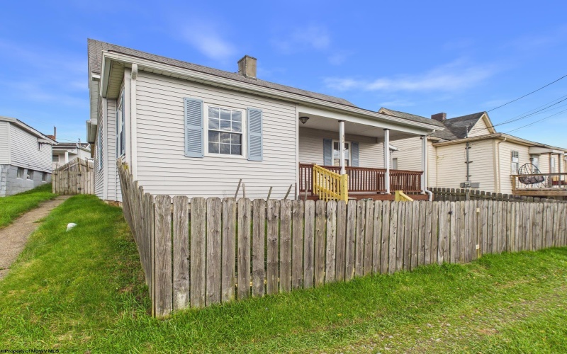 304 Marshall Street, Fairmont, West Virginia 26554, 2 Bedrooms Bedrooms, 7 Rooms Rooms,1 BathroomBathrooms,Single Family Detached,For Sale,Marshall,10164053 304 Marshall Street, Fairmont, West Virginia 26554, 2 Bedrooms Bedrooms, 7 Rooms Rooms,1 BathroomBathrooms,Single Family Detached,For Sale,Marshall,10164053