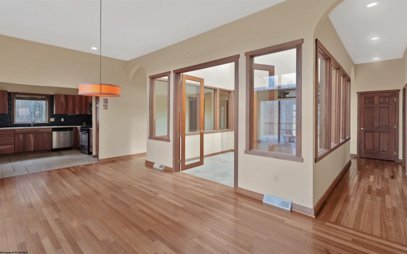 18 Catbird Lane, Terra Alta, West Virginia 26764, 3 Bedrooms Bedrooms, 11 Rooms Rooms,3 BathroomsBathrooms,Single Family Detached,For Sale,Catbird,10164051