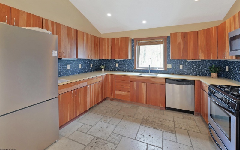 18 Catbird Lane, Terra Alta, West Virginia 26764, 3 Bedrooms Bedrooms, 11 Rooms Rooms,3 BathroomsBathrooms,Single Family Detached,For Sale,Catbird,10164051