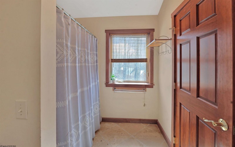 18 Catbird Lane, Terra Alta, West Virginia 26764, 3 Bedrooms Bedrooms, 11 Rooms Rooms,3 BathroomsBathrooms,Single Family Detached,For Sale,Catbird,10164051