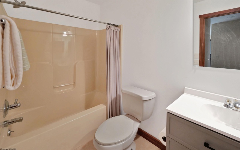 18 Catbird Lane, Terra Alta, West Virginia 26764, 3 Bedrooms Bedrooms, 11 Rooms Rooms,3 BathroomsBathrooms,Single Family Detached,For Sale,Catbird,10164051