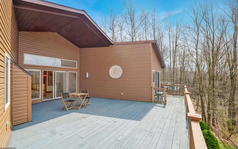 18 Catbird Lane, Terra Alta, West Virginia 26764, 3 Bedrooms Bedrooms, 11 Rooms Rooms,3 BathroomsBathrooms,Single Family Detached,For Sale,Catbird,10164051