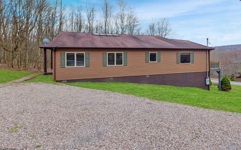 18 Catbird Lane, Terra Alta, West Virginia 26764, 3 Bedrooms Bedrooms, 11 Rooms Rooms,3 BathroomsBathrooms,Single Family Detached,For Sale,Catbird,10164051