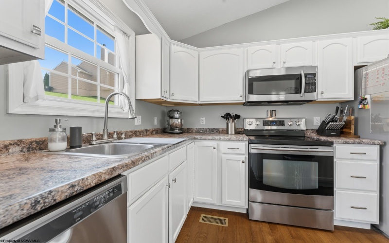 426 Oakmont Court, Morgantown, West Virginia 26527, 3 Bedrooms Bedrooms, 8 Rooms Rooms,3 BathroomsBathrooms,Single Family Detached,For Sale,Oakmont,10164058 426 Oakmont Court, Morgantown, West Virginia 26527, 3 Bedrooms Bedrooms, 8 Rooms Rooms,3 BathroomsBathrooms,Single Family Detached,For Sale,Oakmont,10164058