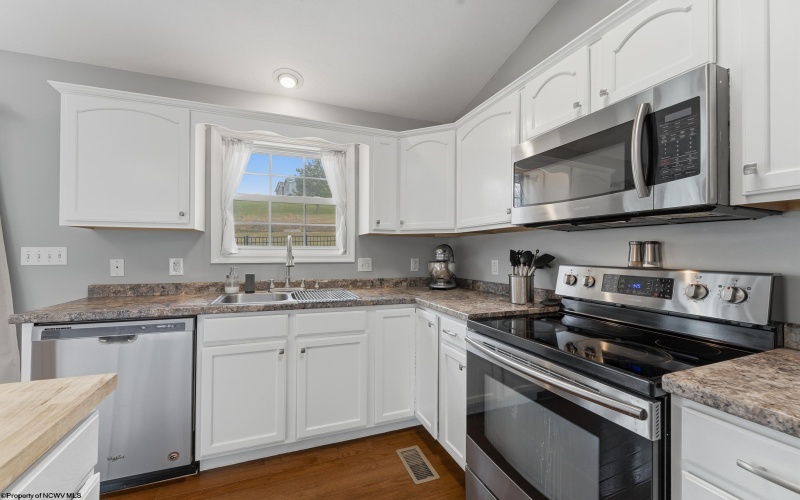 426 Oakmont Court, Morgantown, West Virginia 26527, 3 Bedrooms Bedrooms, 8 Rooms Rooms,3 BathroomsBathrooms,Single Family Detached,For Sale,Oakmont,10164058 426 Oakmont Court, Morgantown, West Virginia 26527, 3 Bedrooms Bedrooms, 8 Rooms Rooms,3 BathroomsBathrooms,Single Family Detached,For Sale,Oakmont,10164058