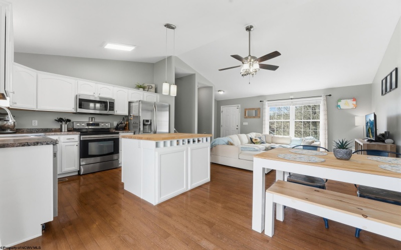 426 Oakmont Court, Morgantown, West Virginia 26527, 3 Bedrooms Bedrooms, 8 Rooms Rooms,3 BathroomsBathrooms,Single Family Detached,For Sale,Oakmont,10164058 426 Oakmont Court, Morgantown, West Virginia 26527, 3 Bedrooms Bedrooms, 8 Rooms Rooms,3 BathroomsBathrooms,Single Family Detached,For Sale,Oakmont,10164058