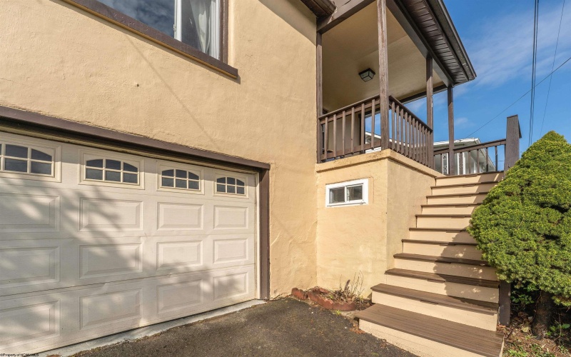 371 Hawk Street, Granville, West Virginia 26534, 2 Bedrooms Bedrooms, 6 Rooms Rooms,2 BathroomsBathrooms,Single Family Detached,For Sale,Hawk,10164065