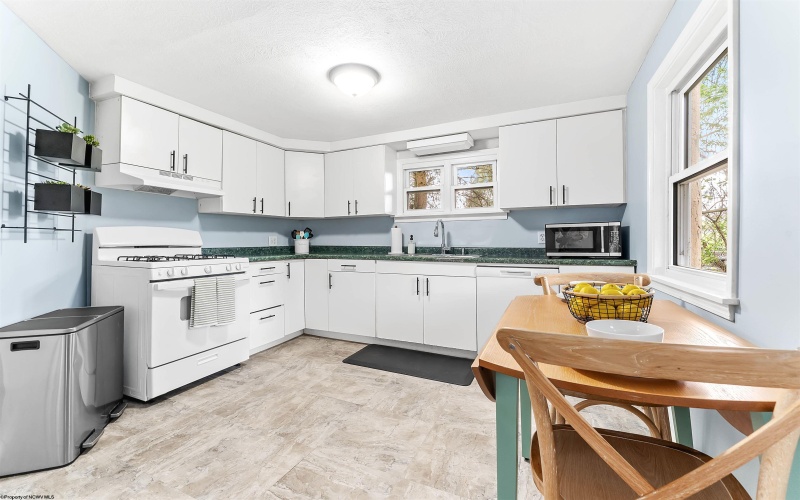 371 Hawk Street, Granville, West Virginia 26534, 2 Bedrooms Bedrooms, 6 Rooms Rooms,2 BathroomsBathrooms,Single Family Detached,For Sale,Hawk,10164065