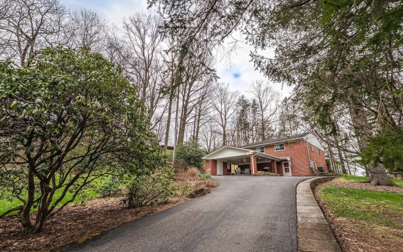 100 Keller Avenue, Fayetteville, West Virginia 25840, 3 Bedrooms Bedrooms, 9 Rooms Rooms,2 BathroomsBathrooms,Single Family Detached,For Sale,Keller,10164064