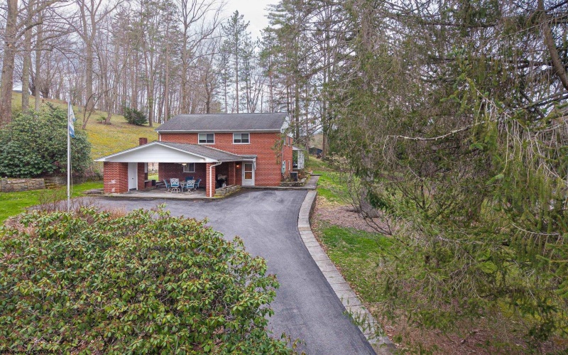 100 Keller Avenue, Fayetteville, West Virginia 25840, 3 Bedrooms Bedrooms, 9 Rooms Rooms,2 BathroomsBathrooms,Single Family Detached,For Sale,Keller,10164064