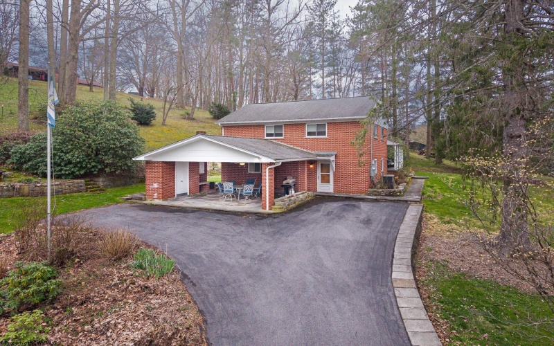 100 Keller Avenue, Fayetteville, West Virginia 25840, 3 Bedrooms Bedrooms, 9 Rooms Rooms,2 BathroomsBathrooms,Single Family Detached,For Sale,Keller,10164064