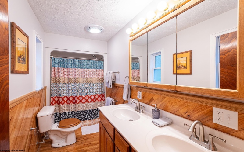 100 Keller Avenue, Fayetteville, West Virginia 25840, 3 Bedrooms Bedrooms, 9 Rooms Rooms,2 BathroomsBathrooms,Single Family Detached,For Sale,Keller,10164064