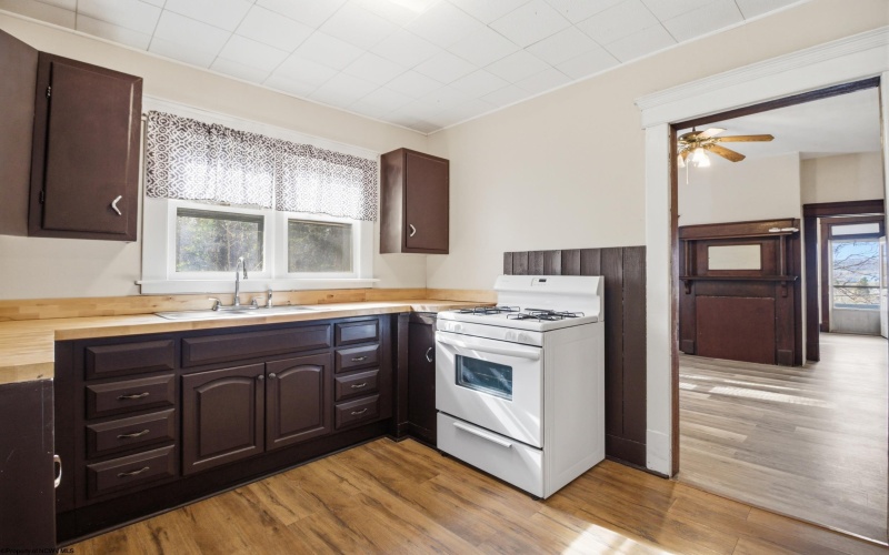 245 Austin Avenue, Clarksburg, West Virginia 26301, 2 Bedrooms Bedrooms, 5 Rooms Rooms,1 BathroomBathrooms,Single Family Detached,For Sale,Austin,10164073 245 Austin Avenue, Clarksburg, West Virginia 26301, 2 Bedrooms Bedrooms, 5 Rooms Rooms,1 BathroomBathrooms,Single Family Detached,For Sale,Austin,10164073