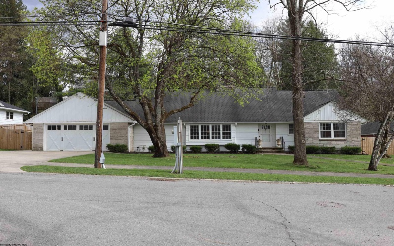 114 High Street, Elkins, West Virginia 26241, 4 Bedrooms Bedrooms, 8 Rooms Rooms,2 BathroomsBathrooms,Single Family Detached,For Sale,High,10164093