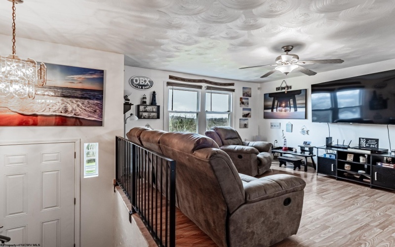 210 Rosedale Hill Road, Maidsville, West Virginia 26541, 3 Bedrooms Bedrooms, 9 Rooms Rooms,2 BathroomsBathrooms,Single Family Detached,For Sale,Rosedale Hill,10164091