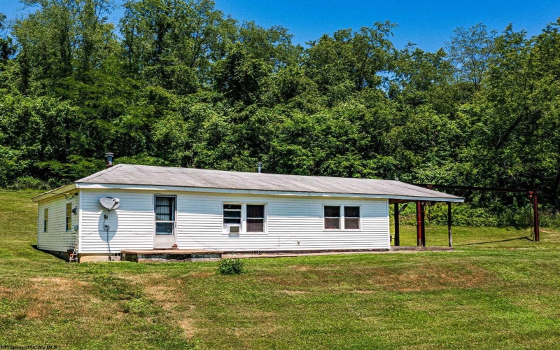 200 Rosedale Hill Road, Maidsville, West Virginia 26541, 1 Bedroom Bedrooms, 5 Rooms Rooms,1 BathroomBathrooms,Single Family Detached,For Sale,Rosedale Hill,10164090