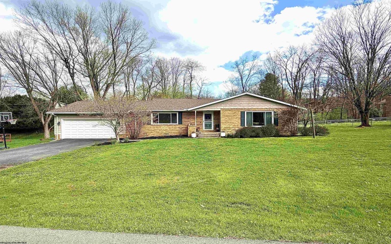 15 Meadow Brooke Drive, Morgantown, West Virginia 26508, 4 Bedrooms Bedrooms, 8 Rooms Rooms,2 BathroomsBathrooms,Single Family Detached,For Sale,Meadow Brooke,10164089