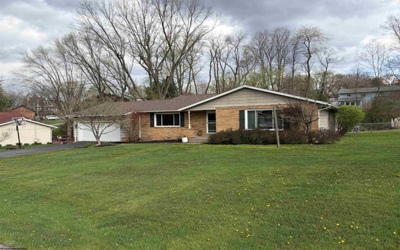 15 Meadow Brooke Drive, Morgantown, West Virginia 26508, 4 Bedrooms Bedrooms, 8 Rooms Rooms,2 BathroomsBathrooms,Single Family Detached,For Sale,Meadow Brooke,10164089