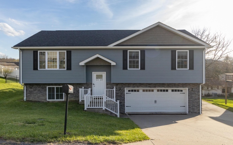 2328 Locust Drive, Fairmont, West Virginia 26554, 4 Bedrooms Bedrooms, 7 Rooms Rooms,3 BathroomsBathrooms,Single Family Detached,For Sale,Locust,10164084