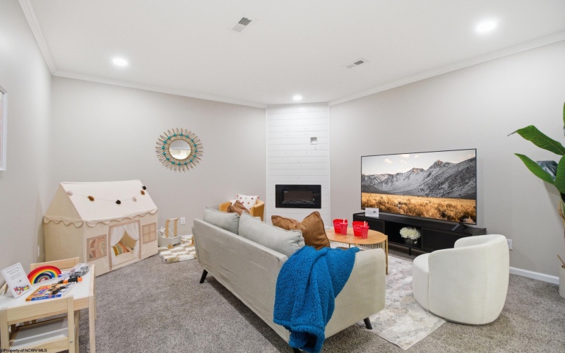 2328 Locust Drive, Fairmont, West Virginia 26554, 4 Bedrooms Bedrooms, 7 Rooms Rooms,3 BathroomsBathrooms,Single Family Detached,For Sale,Locust,10164084