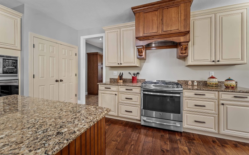 205 Merideth Street, Morgantown, West Virginia 26508, 5 Bedrooms Bedrooms, 11 Rooms Rooms,5 BathroomsBathrooms,Single Family Detached,For Sale,Merideth,10164076