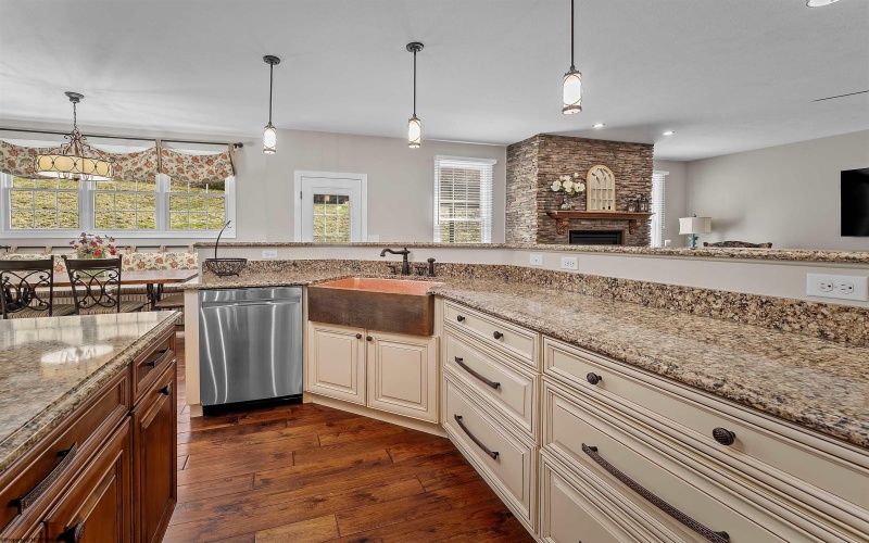 205 Merideth Street, Morgantown, West Virginia 26508, 5 Bedrooms Bedrooms, 11 Rooms Rooms,5 BathroomsBathrooms,Single Family Detached,For Sale,Merideth,10164076