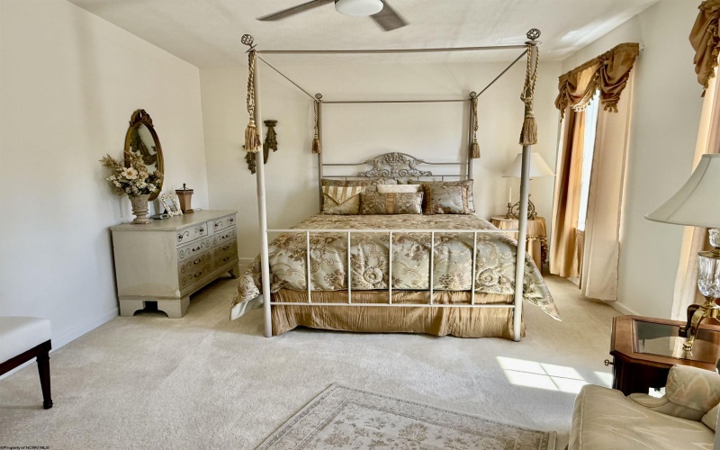 48 Manor Drive, Fairmont, West Virginia 26554, 4 Bedrooms Bedrooms, 9 Rooms Rooms,3 BathroomsBathrooms,Single Family Detached,For Sale,Manor,10160993