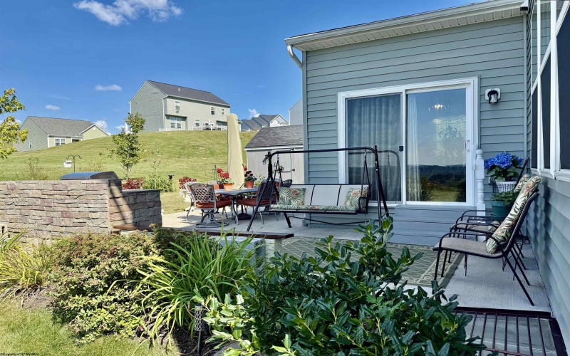 48 Manor Drive, Fairmont, West Virginia 26554, 4 Bedrooms Bedrooms, 9 Rooms Rooms,3 BathroomsBathrooms,Single Family Detached,For Sale,Manor,10160993