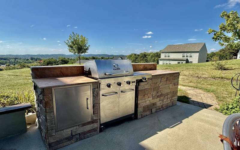 48 Manor Drive, Fairmont, West Virginia 26554, 4 Bedrooms Bedrooms, 9 Rooms Rooms,3 BathroomsBathrooms,Single Family Detached,For Sale,Manor,10160993