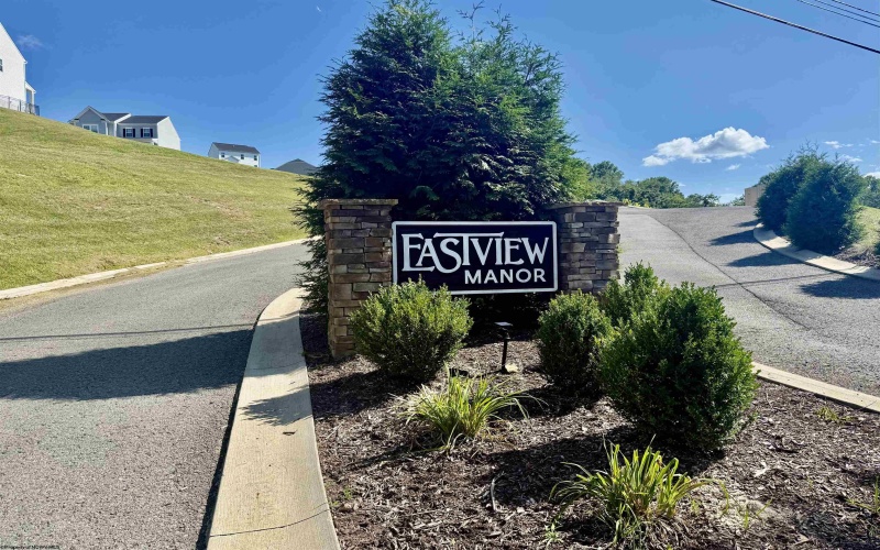 48 Manor Drive, Fairmont, West Virginia 26554, 4 Bedrooms Bedrooms, 9 Rooms Rooms,3 BathroomsBathrooms,Single Family Detached,For Sale,Manor,10160993