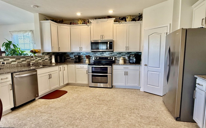 48 Manor Drive, Fairmont, West Virginia 26554, 4 Bedrooms Bedrooms, 9 Rooms Rooms,3 BathroomsBathrooms,Single Family Detached,For Sale,Manor,10160993