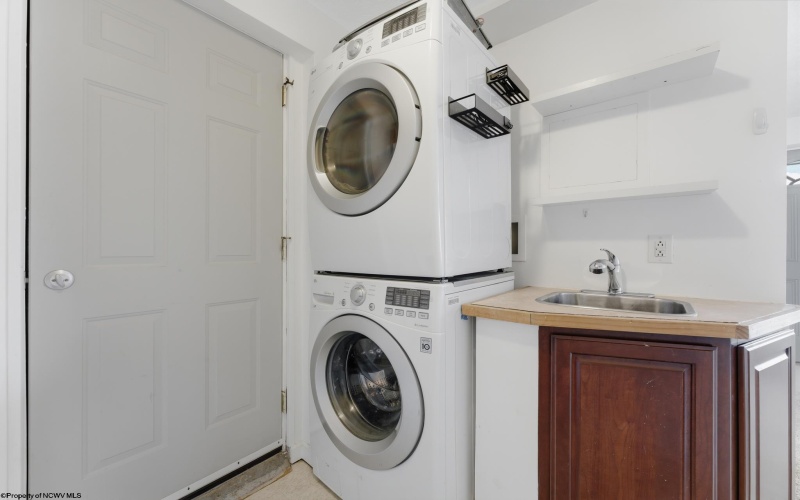 109 Tower Lane, Westover, West Virginia 26501, ,Multi-unit/income,For Sale,Tower,10164104 109 Tower Lane, Westover, West Virginia 26501, ,Multi-unit/income,For Sale,Tower,10164104