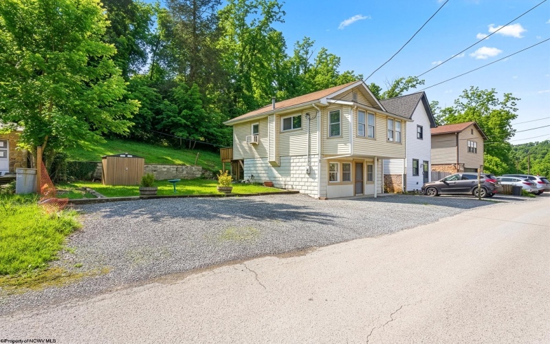 109 Tower Lane, Westover, West Virginia 26501, ,Multi-unit/income,For Sale,Tower,10164104 109 Tower Lane, Westover, West Virginia 26501, ,Multi-unit/income,For Sale,Tower,10164104