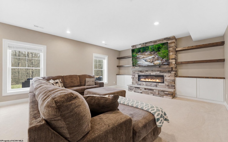 206 Farm Brook Lane, Morgantown, West Virginia 26505, 5 Bedrooms Bedrooms, 9 Rooms Rooms,3 BathroomsBathrooms,Single Family Detached,For Sale,Farm Brook,10164103