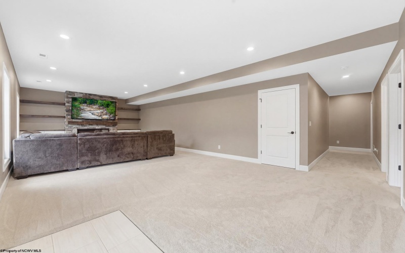 206 Farm Brook Lane, Morgantown, West Virginia 26505, 5 Bedrooms Bedrooms, 9 Rooms Rooms,3 BathroomsBathrooms,Single Family Detached,For Sale,Farm Brook,10164103