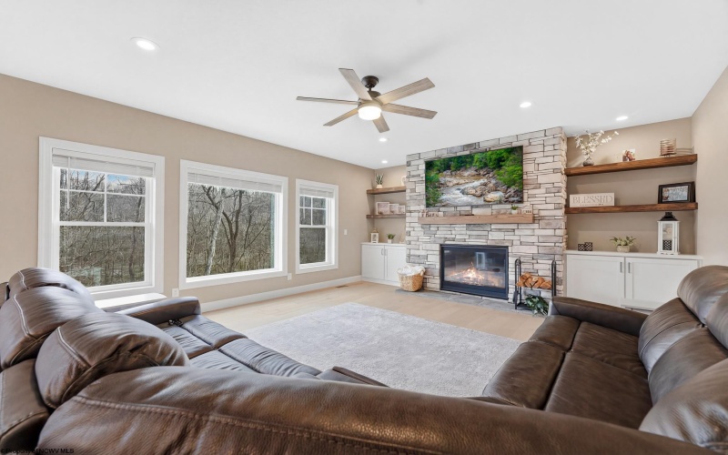 206 Farm Brook Lane, Morgantown, West Virginia 26505, 5 Bedrooms Bedrooms, 9 Rooms Rooms,3 BathroomsBathrooms,Single Family Detached,For Sale,Farm Brook,10164103