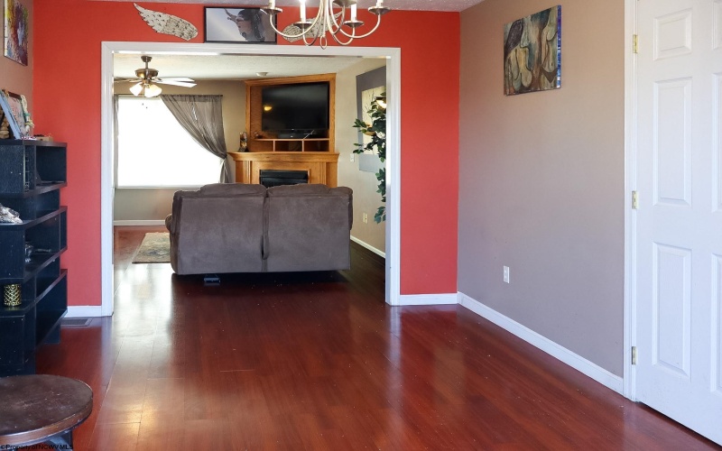 277 Donna Avenue, Morgantown, West Virginia 26505, 3 Bedrooms Bedrooms, 8 Rooms Rooms,2 BathroomsBathrooms,Single Family Attached,For Sale,Donna,10164125