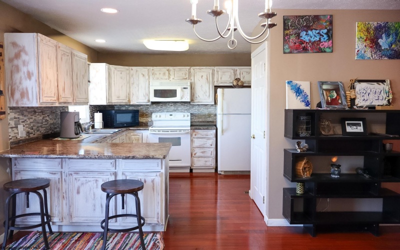 277 Donna Avenue, Morgantown, West Virginia 26505, 3 Bedrooms Bedrooms, 8 Rooms Rooms,2 BathroomsBathrooms,Single Family Attached,For Sale,Donna,10164125