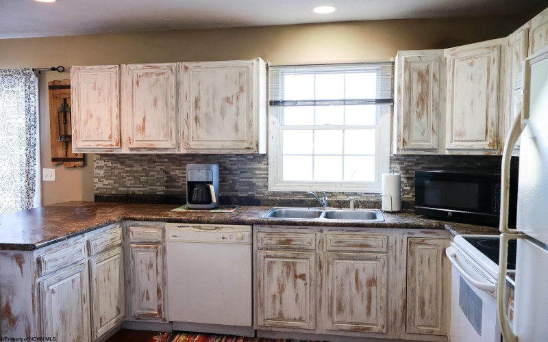 277 Donna Avenue, Morgantown, West Virginia 26505, 3 Bedrooms Bedrooms, 8 Rooms Rooms,2 BathroomsBathrooms,Single Family Attached,For Sale,Donna,10164125